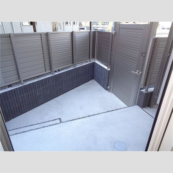 ソレイユⅢ101号室 専用庭