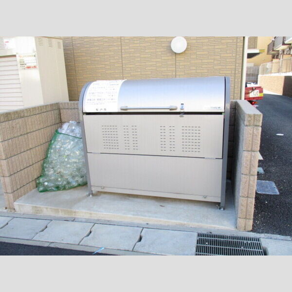 ルシェリア102号室 ゴミ箱