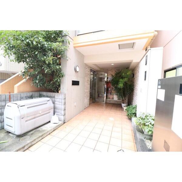 メルサーカワサキ301号室 エントランス