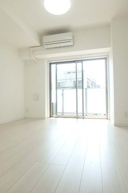 ガーラ・ステーション横濱関内 日当たり良好な明るい室内