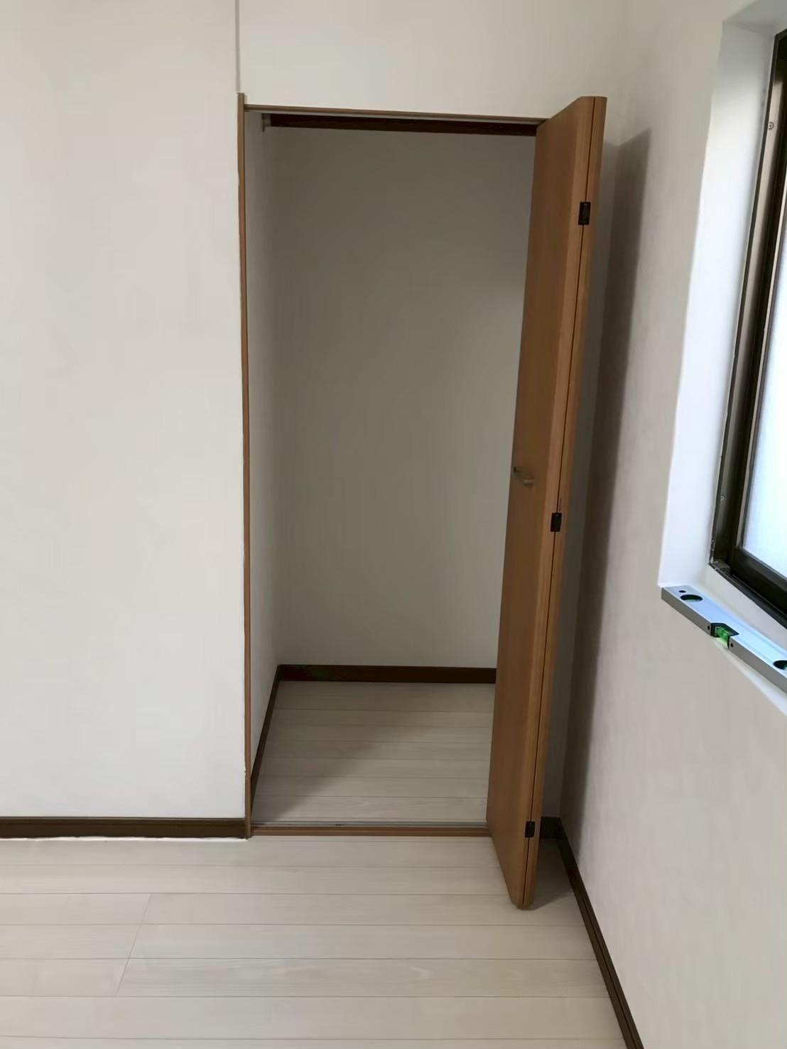 東新小岩6丁目戸建 2階洋室はそれぞれウォーキングクローゼットあります。