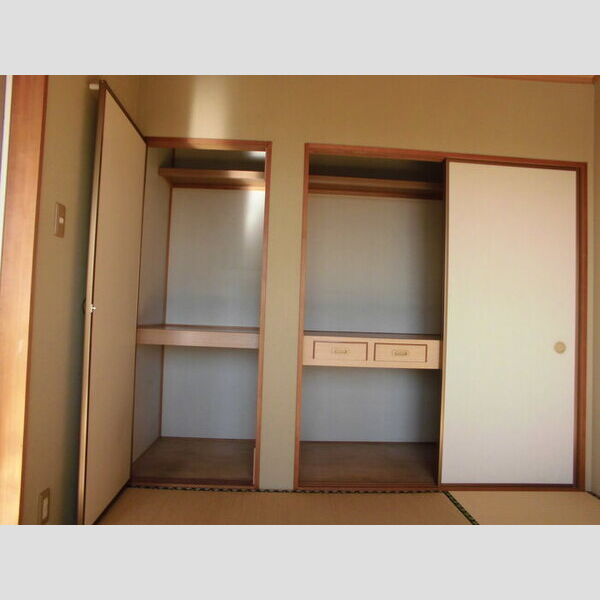 ヒルズ・ランドアイ 和室押入れ