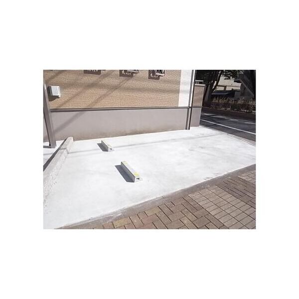 プレミールKII 駐車場