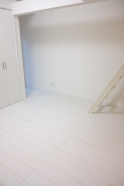 ハウス＆パーク四谷若葉0106号室 リビング