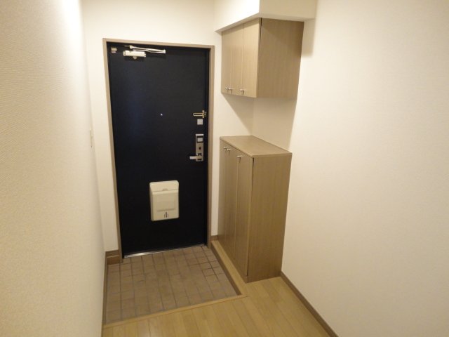 ロマニスタ東松戸 玄関