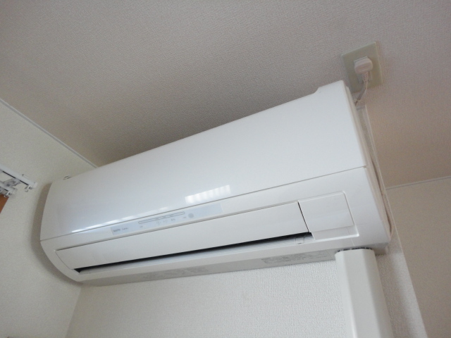 ガーデンヒルズNAKAYAMA壱番館202号室 エアコン（玄関側洋室）