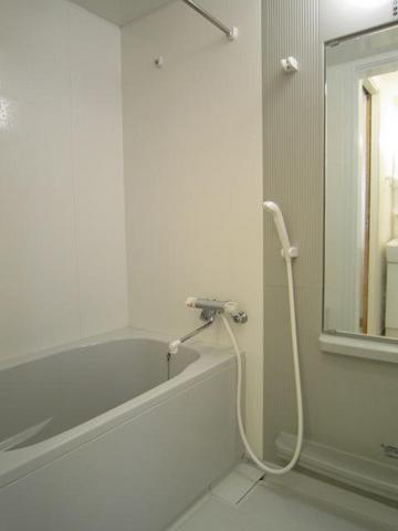 クラッシイキャッスル湘南 ゆったり過ごせるお風呂です