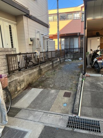 川口市東貝塚戸建 間口2.1mの駐車スペースです