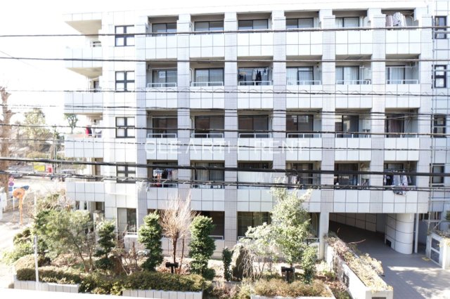 センチュリー西久保3階 暖かな日差しのふりそそぐバルコニー