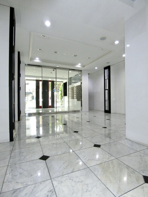 ガーラ・シティ大井町2階 清潔なロビーです