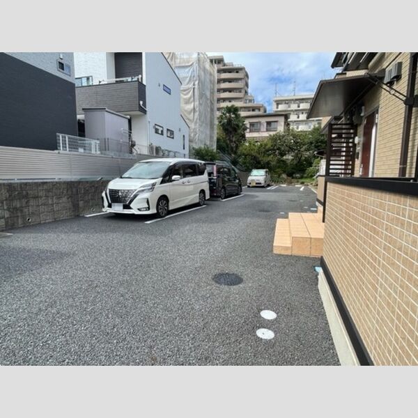 カラコレス 駐車場
