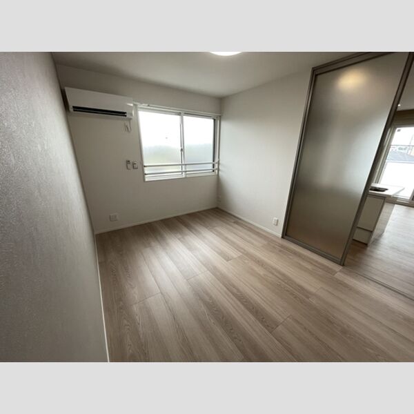 ノーブルパレス上木崎301号室 洋室