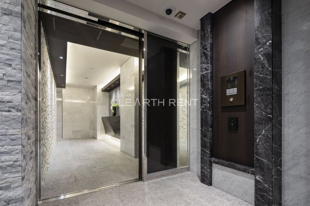 コンシェリア麻布 ＰＬＡＴＩＮＵＭ ＳＱＵＡＲＥ301号室 エントランス