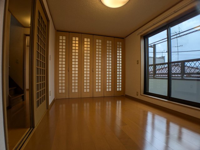 春風とひなたのパーチェ 日当たりの良い３F居室、仕切りを畳んで拡張も可能