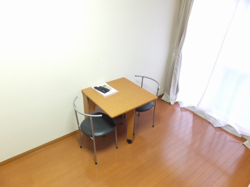 レオパレスＹＯＳＨＩＯＫＡ106号室 １階床はフローリング仕様です。