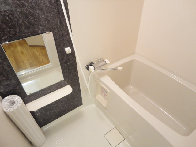 Ｌｅ　ｔｅｍｐｓ　ｈｅｕｒｅｕｘ　”Ｓ（ルタンウルーエス） バス（浴室換気乾燥機付）