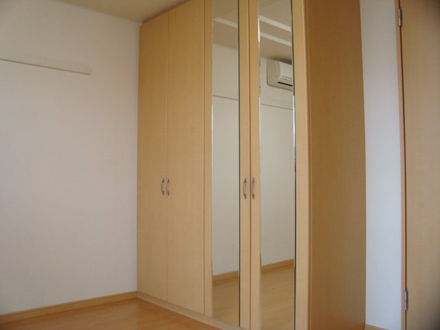 コンフォール・戸手301号室 クローゼット