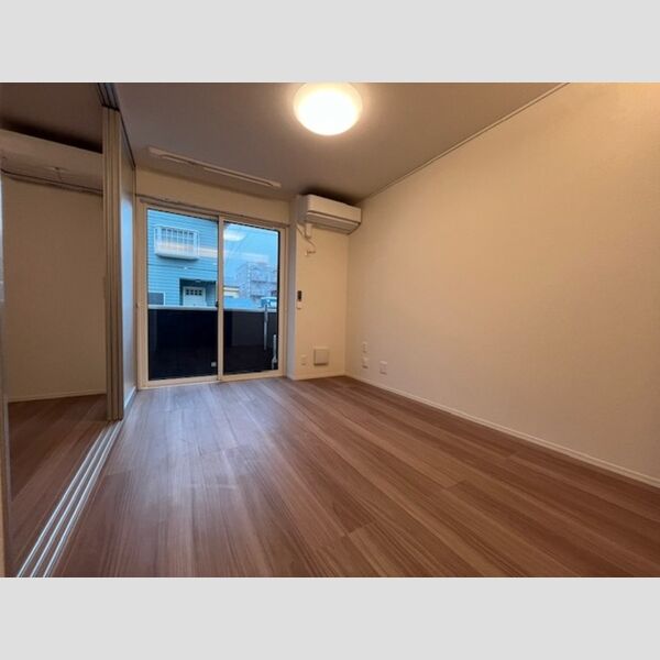 ルリアン西寺尾Ⅰ101号室 リビング