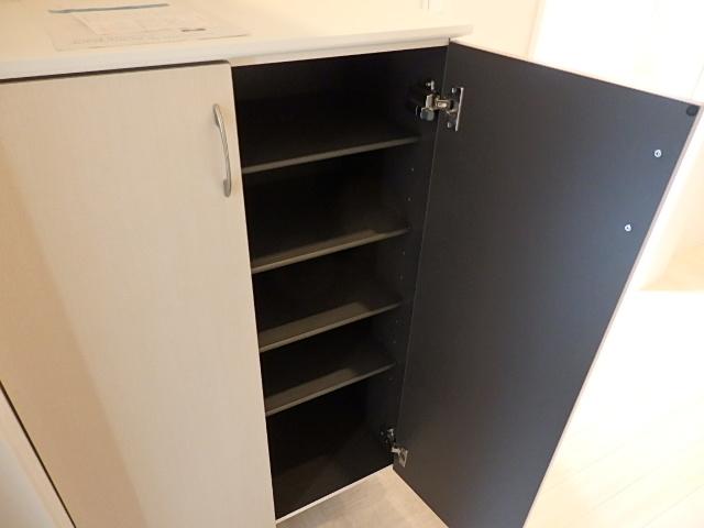 persimmon（パーシモン）101号室 下駄箱