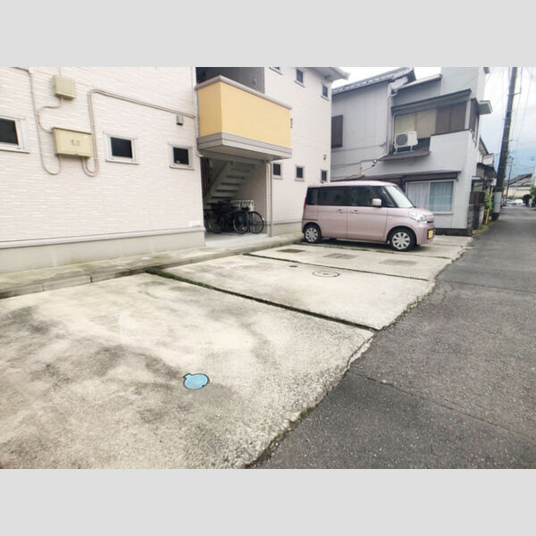 ルミエール 駐車場