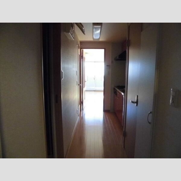 ウィスタリア601号室 廊下