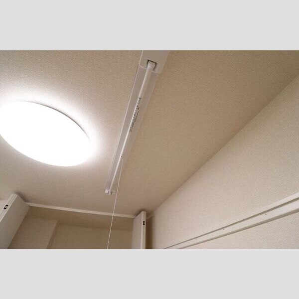 CASA MIA202号室 室内物干し