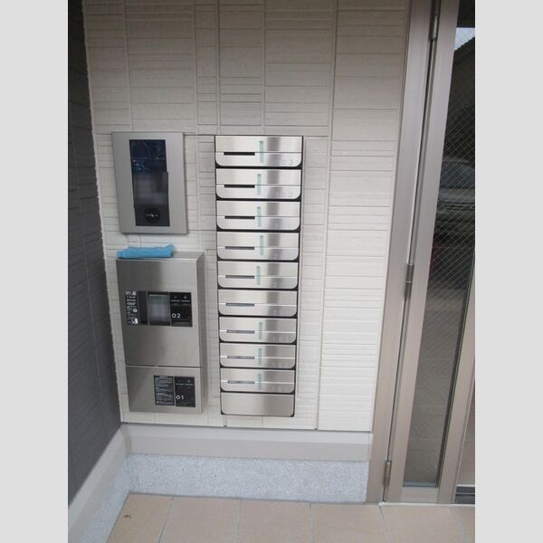 クレスト谷原101号室 郵便ポスト