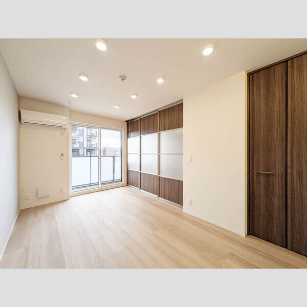 ノーブルラフィネ土呂町305号室 リビング