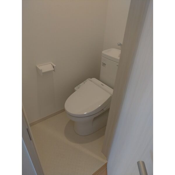 ネモフィラ青井303号室 トイレ
