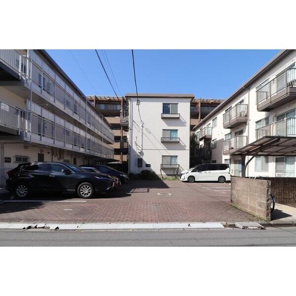 エステートピア四谷A 駐車場