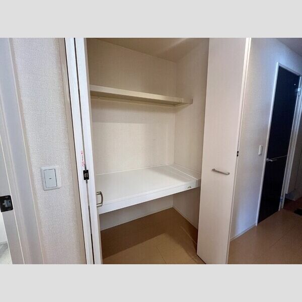 プレジャー202号室 物入れ