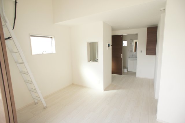 ルミエール・エタンセルｓｉｘ0204号室 リビング