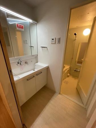 HAON(波音)3階 6-10F 黒を基調とした内装です。