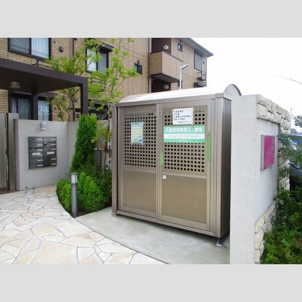 ラフィネフィオーレ307号室 ゴミストッカー