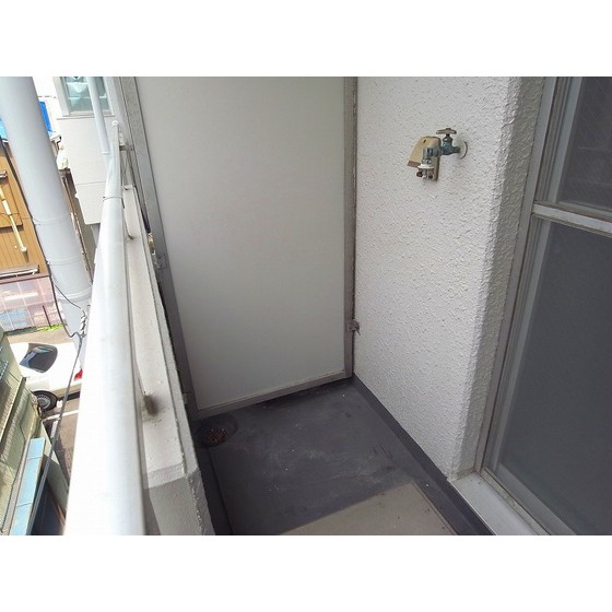 アムス堀ノ内Ａ棟0304号室 室外洗濯機置場