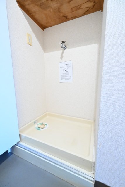 日神パレス白楽4階 室内洗濯機置場
