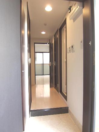 グラントゥルース目黒花房山205号室 玄関