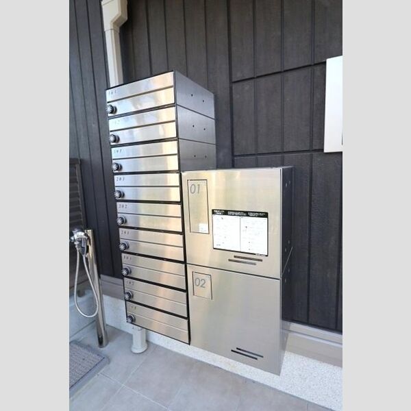 グラナーデ江戸川A 集合ポスト、宅配ボックス