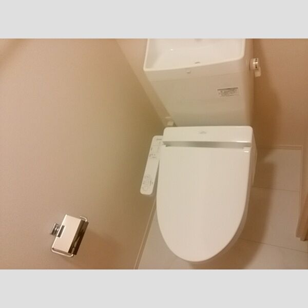 エミナーレ302号室 温水洗浄便座