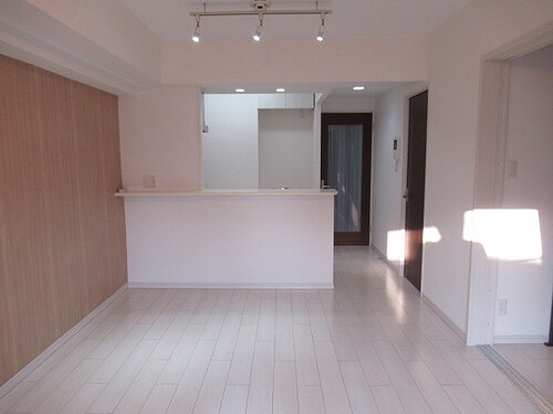 ナイスアーバン武蔵浦和3階 リビング（別角度）