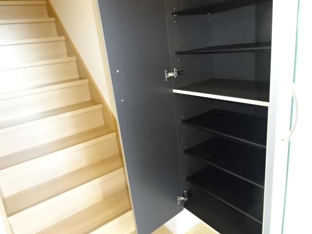 セレーノコトー203号室 下駄箱