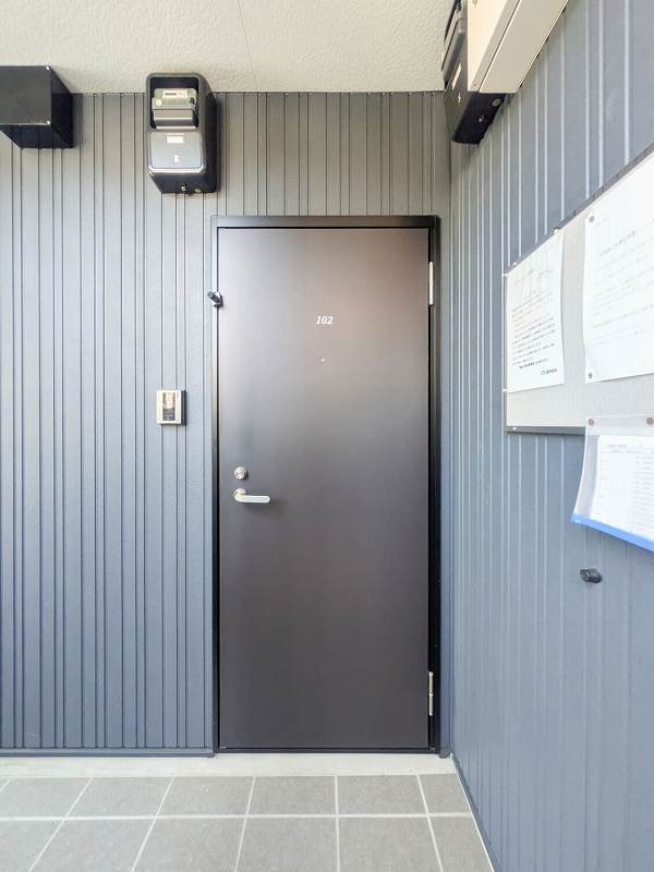 メールダジュール1階 玄関