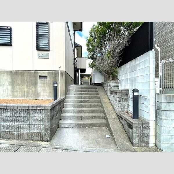 NJ・Court エントランス