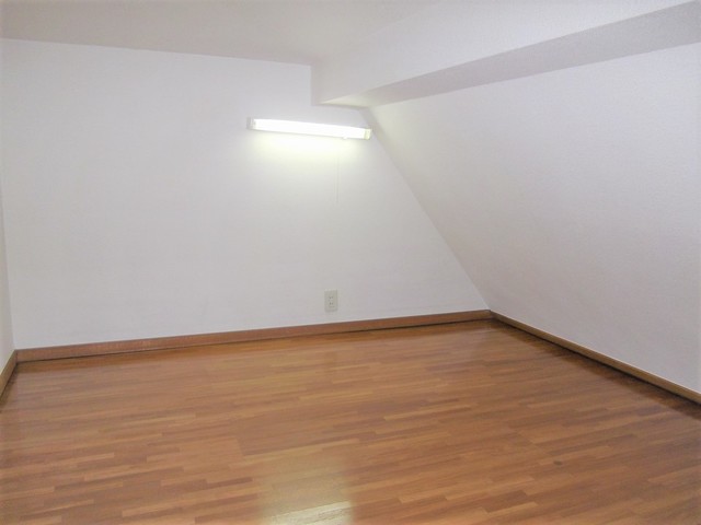 ミラノII2階 洋室