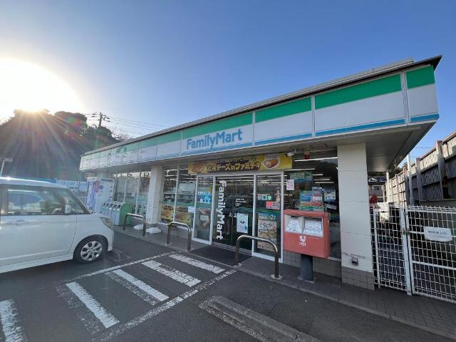 コリーナ本郷台 ファミリーマート鍛冶ヶ谷二丁目店まで1,307ｍ
