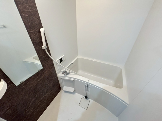 クイーンコンシェル2階 写真は同型101号室