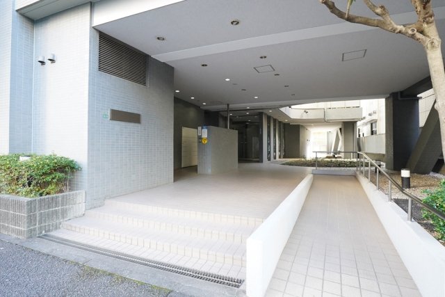 東急ドエル・アルス本郷南2階 エントランス