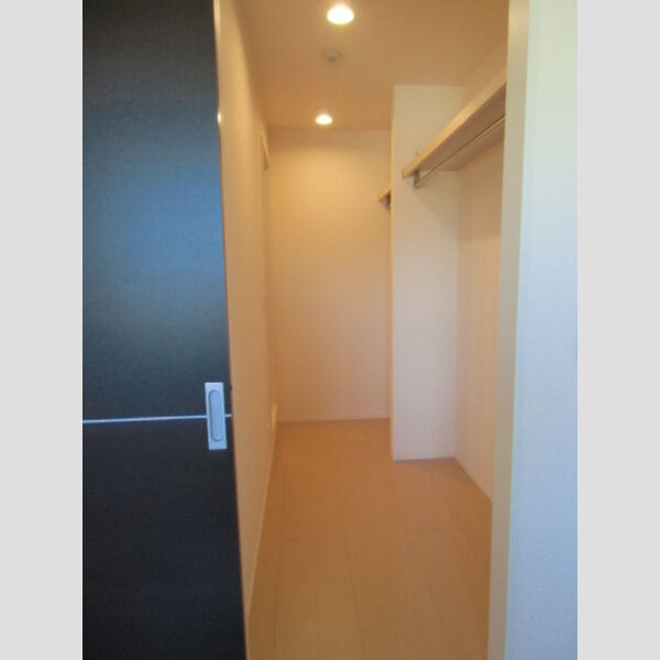 グランヒル205号室 ウォークスルークローゼット