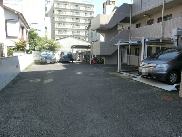 エトワール下赤塚 駐車場