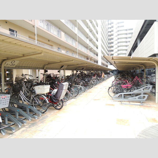 ロイヤルパークスシーサー0417号室 駐輪場